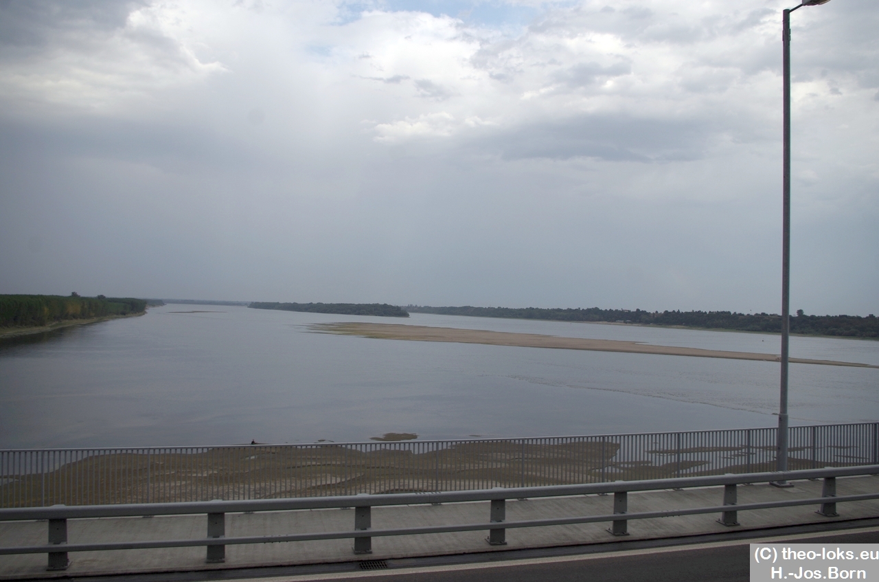 die schöne graue Donau nach Norden